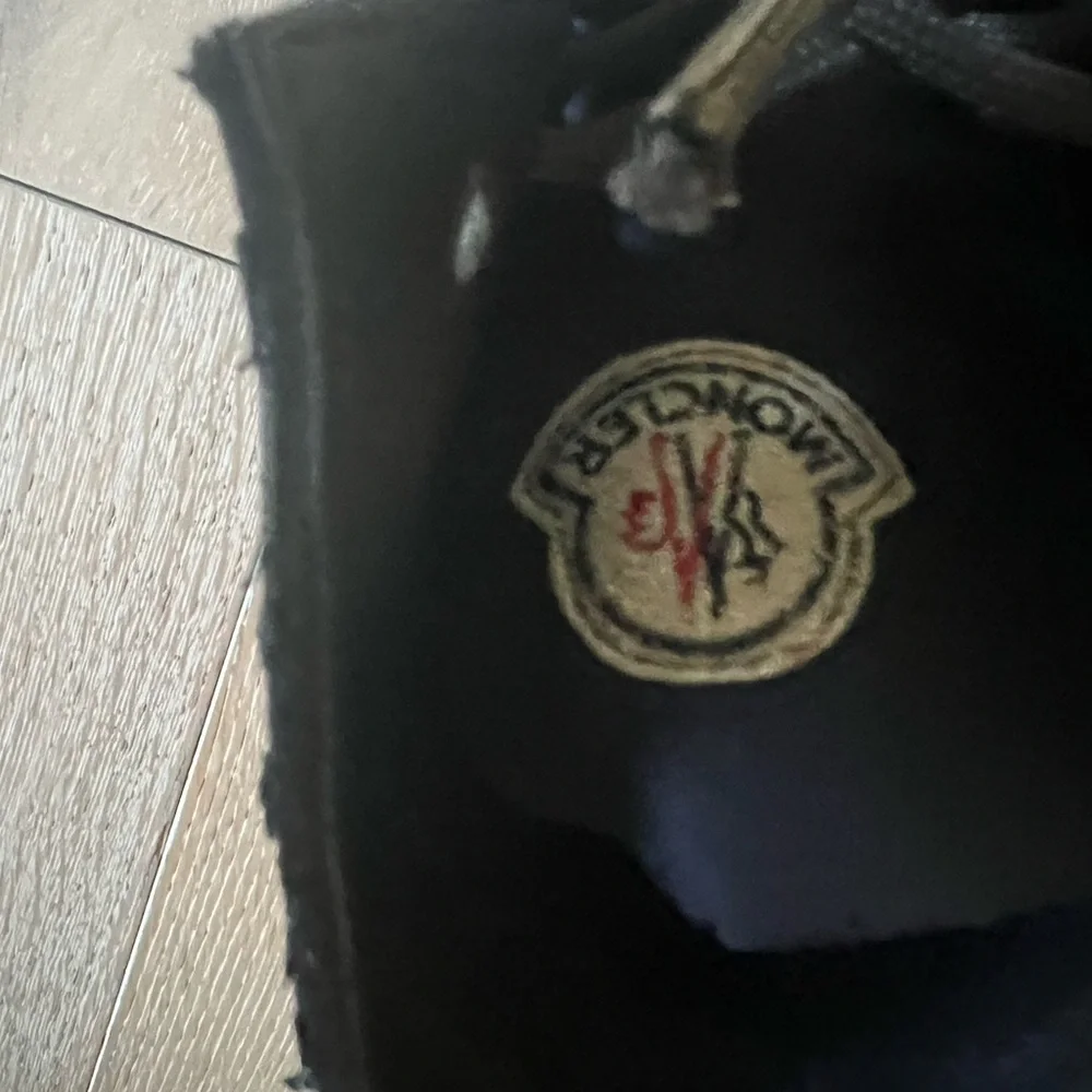Men’s authentic Moncler Navy Blue Suede Boots, size 43 - Picture 8 of 13